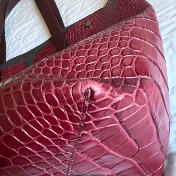 Vince Crocodile-Embossed Leather Tote - Picture 6 of 16